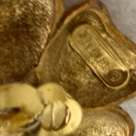 CAROLEE Luxury Floral Clip On Enamel Rosette Vintage Earrings - Picture 7 of 7